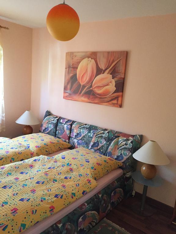 Apartment Nuernberg City-Center Room photo