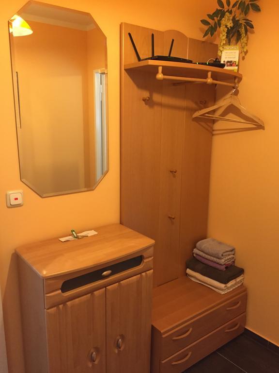 Apartment Nuernberg City-Center Room photo