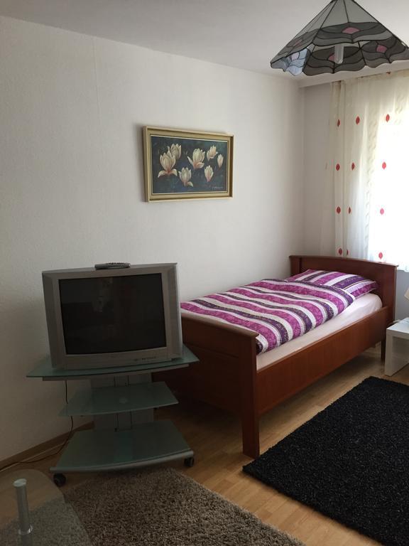 Apartment Nuernberg City-Center Room photo