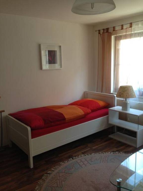 Apartment Nuernberg City-Center Room photo